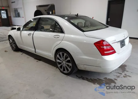 2013 Mercedes-Benz S 550 z USA, uszkodzony, nr VIN WDDNG7DB8DA493289